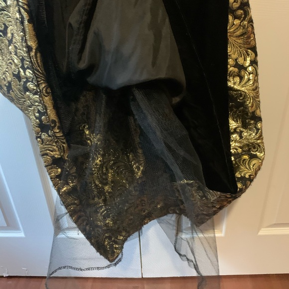 Vintage velvet black dress with gold detail - Picture 6 of 14
